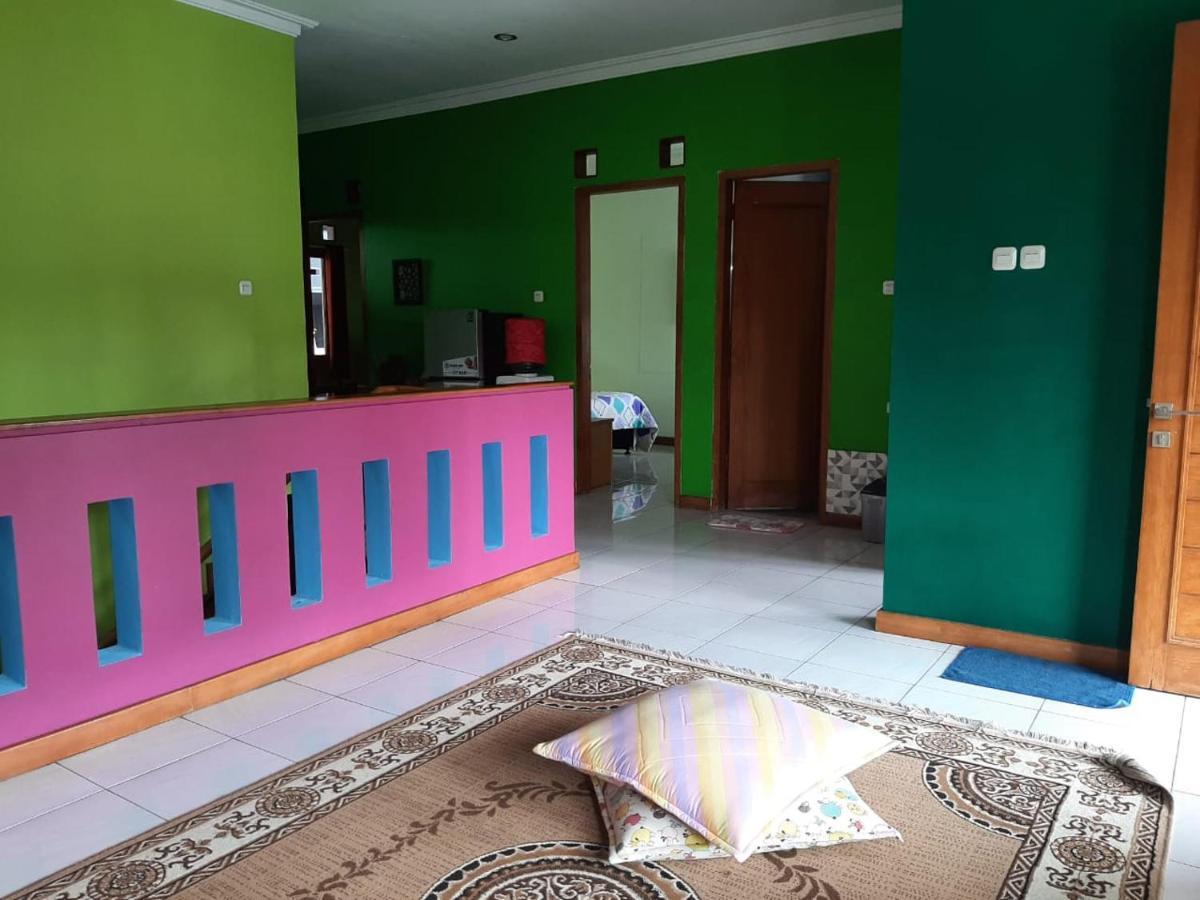 Rabbani Family Homestay Джокьякарта Экстерьер фото