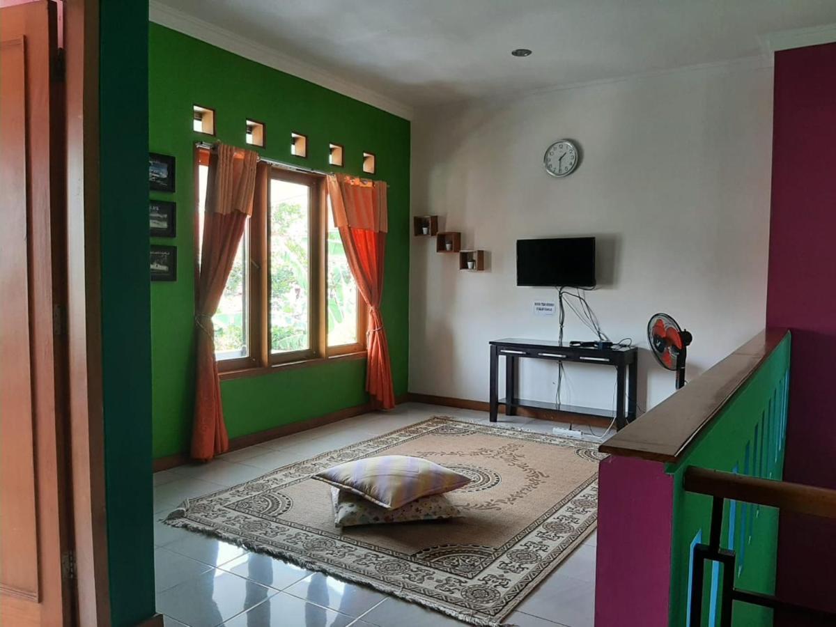 Rabbani Family Homestay Джокьякарта Экстерьер фото