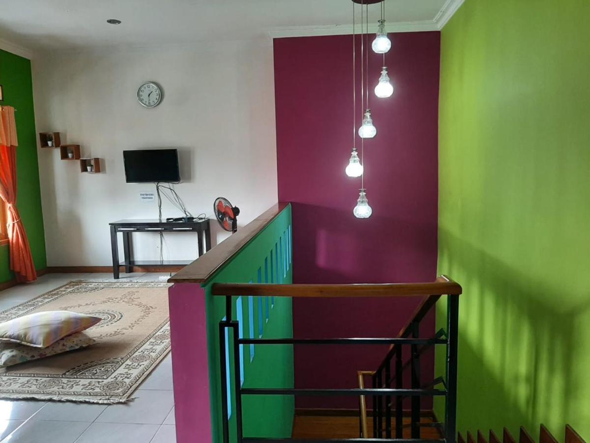 Rabbani Family Homestay Джокьякарта Экстерьер фото