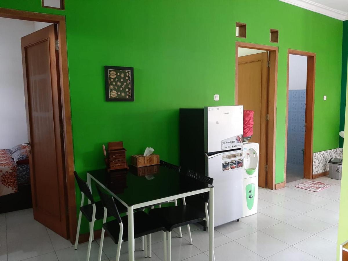 Rabbani Family Homestay Джокьякарта Экстерьер фото