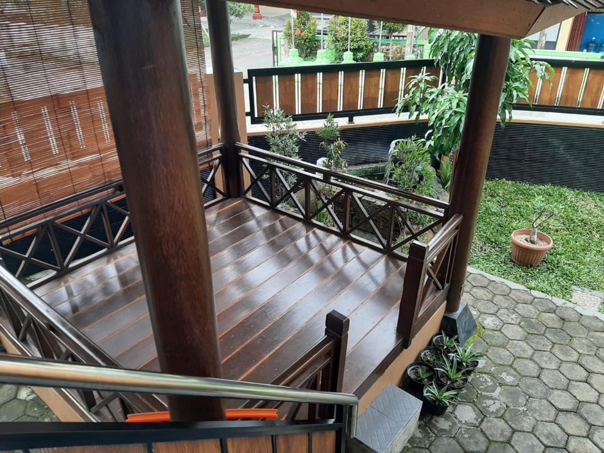 Rabbani Family Homestay Джокьякарта Экстерьер фото