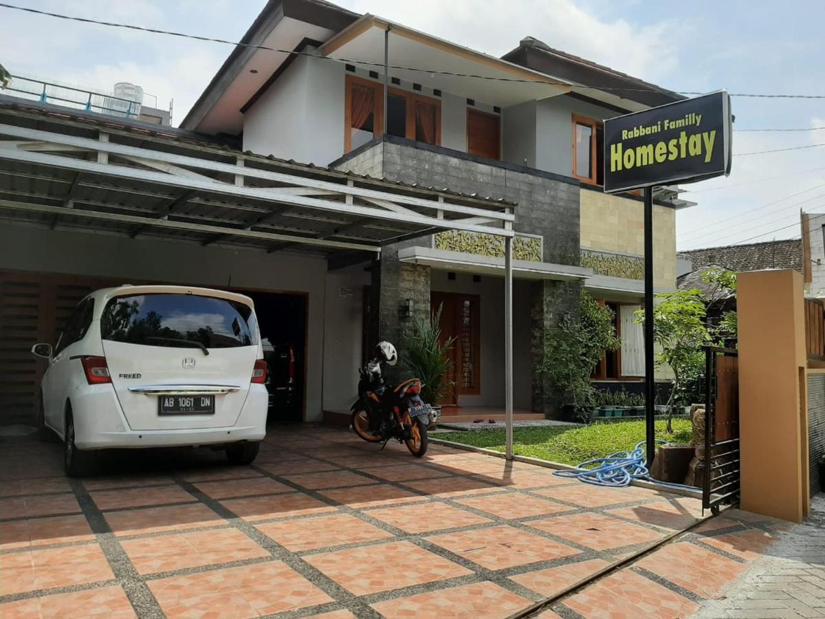Rabbani Family Homestay Джокьякарта Экстерьер фото