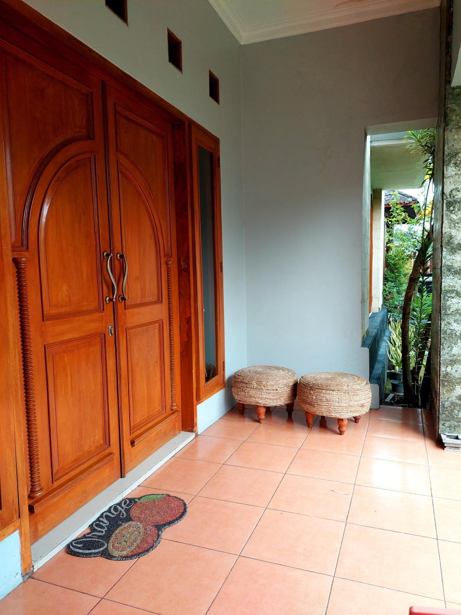 Rabbani Family Homestay Джокьякарта Экстерьер фото