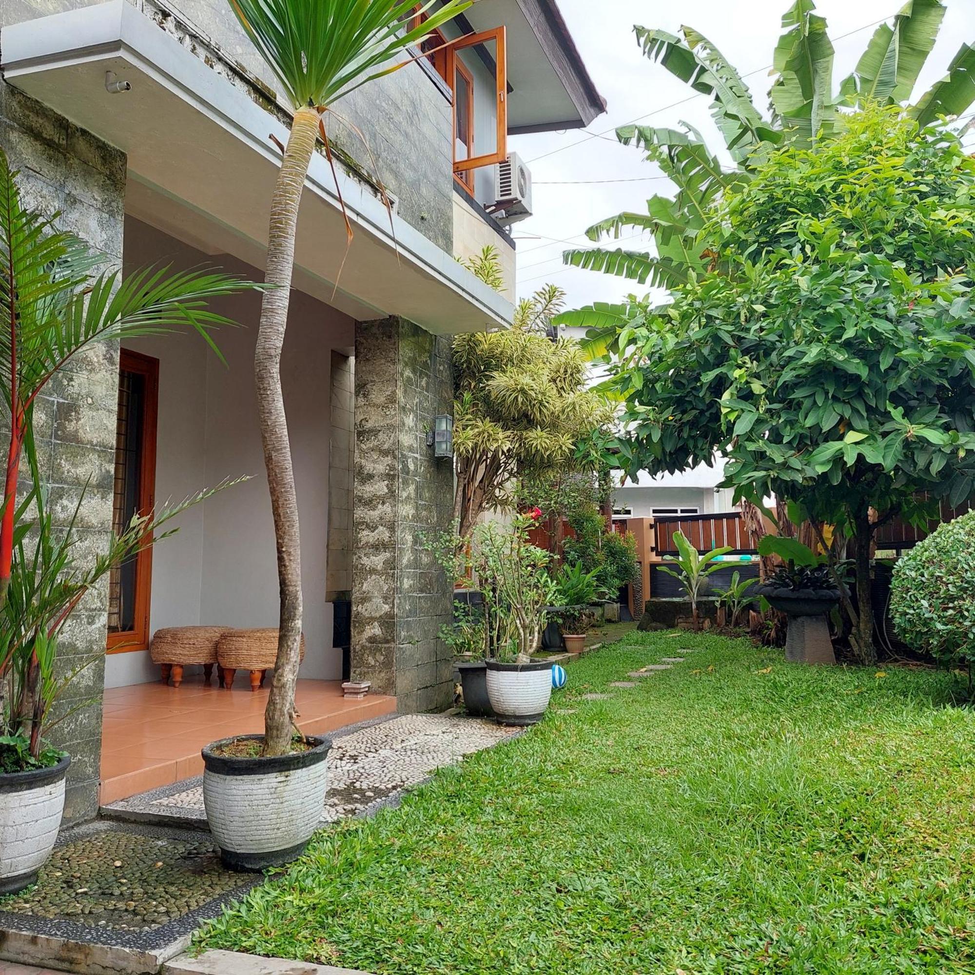Rabbani Family Homestay Джокьякарта Экстерьер фото