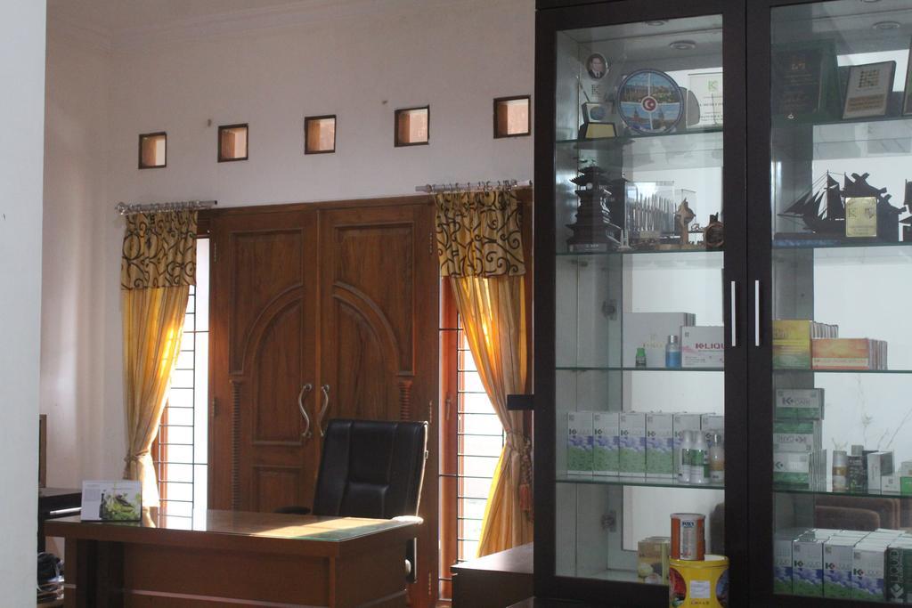 Rabbani Family Homestay Джокьякарта Экстерьер фото