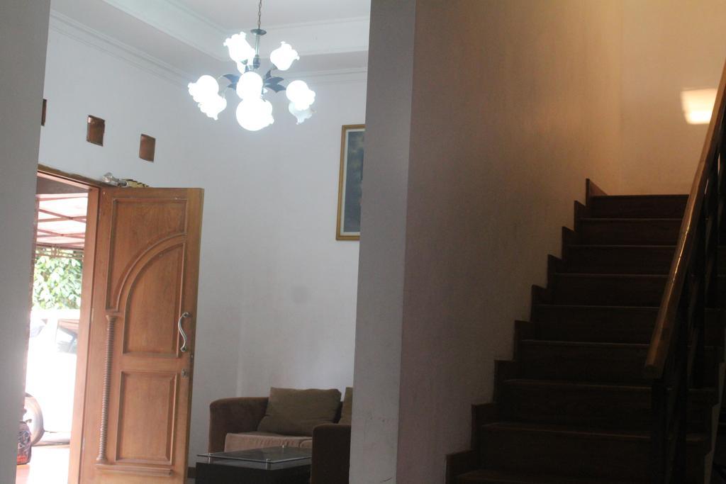 Rabbani Family Homestay Джокьякарта Экстерьер фото