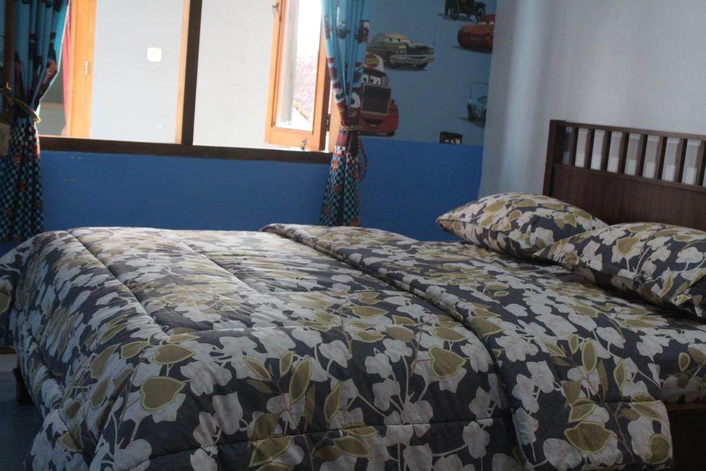 Rabbani Family Homestay Джокьякарта Экстерьер фото