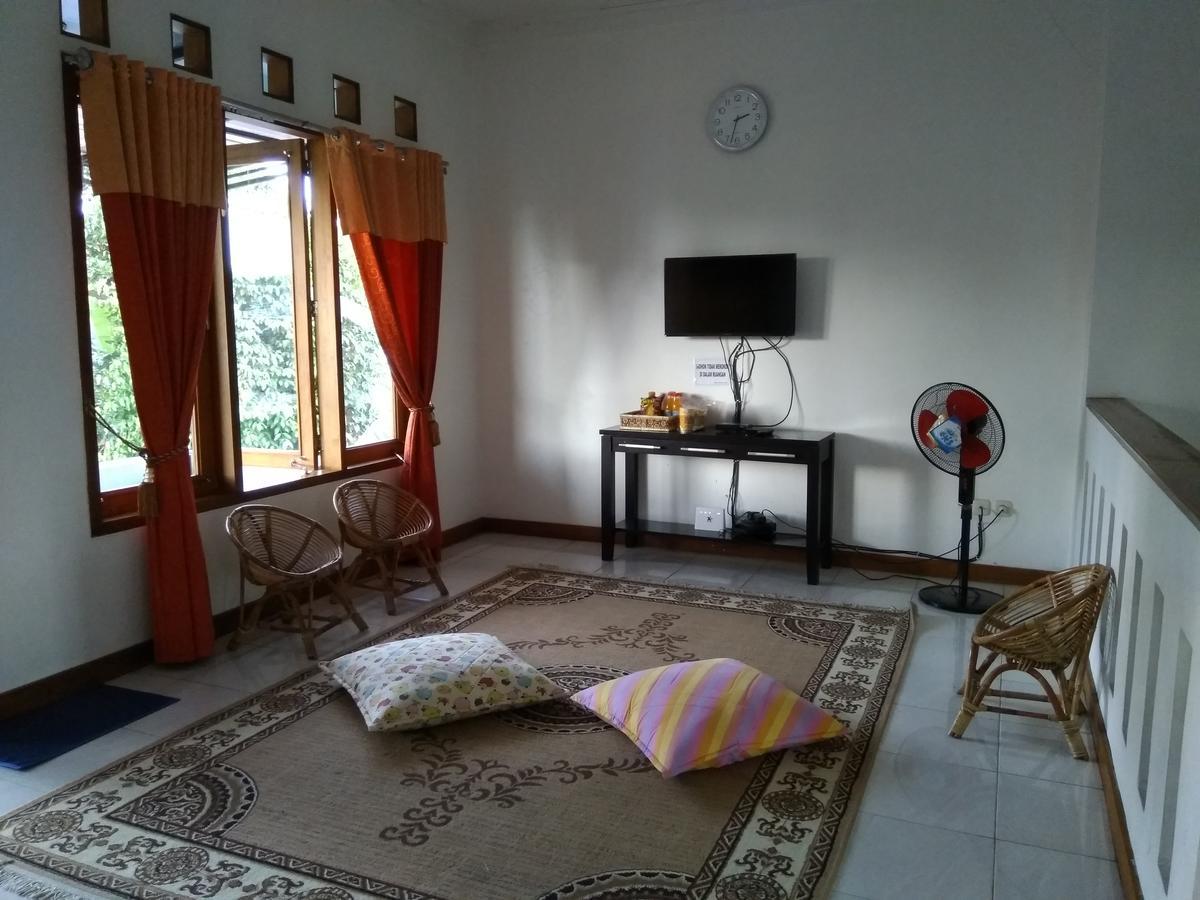 Rabbani Family Homestay Джокьякарта Экстерьер фото